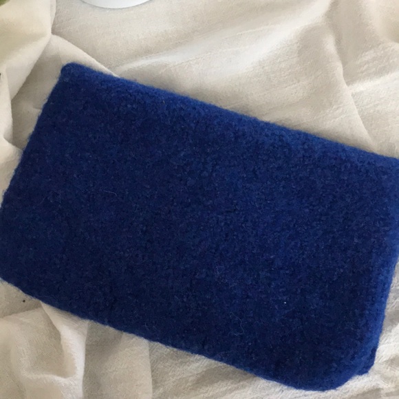 Hand knitted & felted clutch bag w crystal brooch - Picture 4 of 6